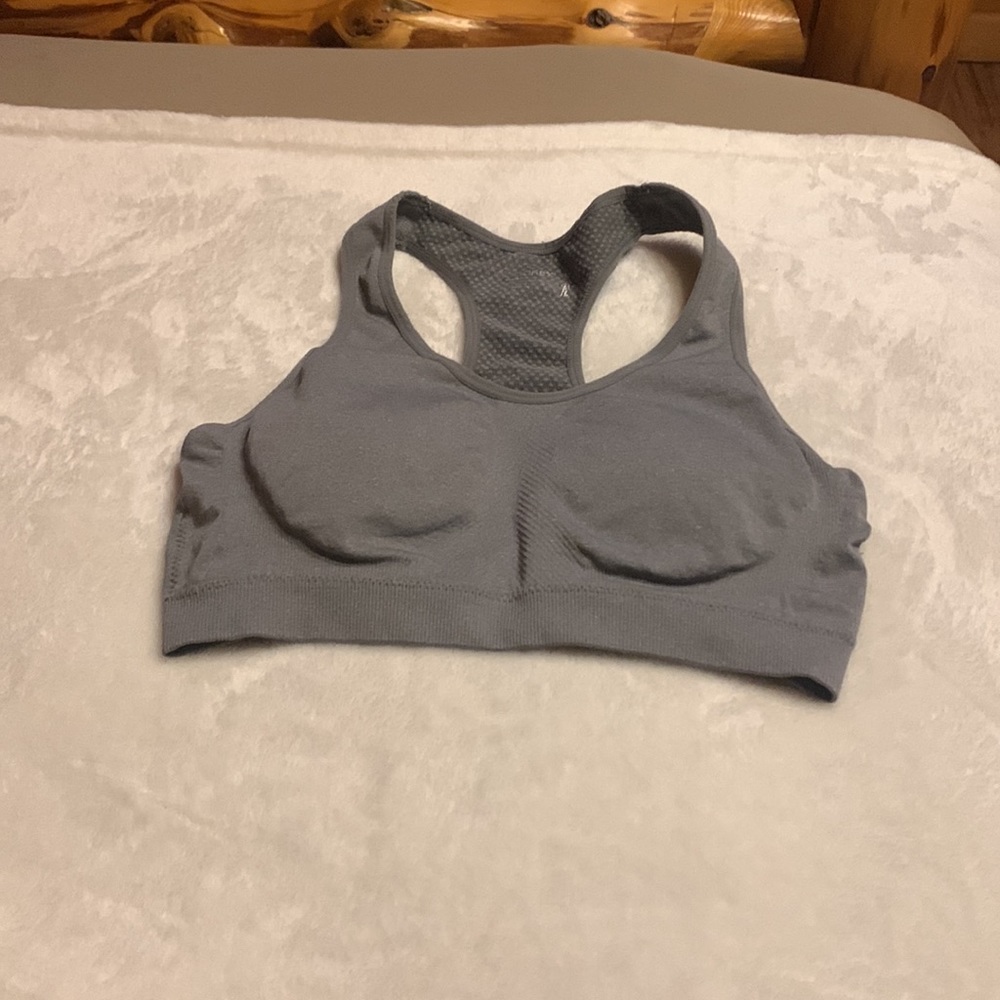 Sport bras - Picture 2 of 6